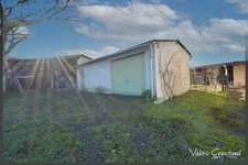 Maison 102 m² ( 3 chambres), nombreuses dépendances et terrain 2200 m²