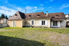 MUSSIDAN – Ensembles immobilier rare : Maison en pierre 103 m² de plain-pied + Plus de 200 m² d'ateliers et dépendances sur cour intérieure !