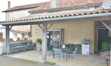 Ancien bar et hôtel proche de Coutras avec  gros potentiel de création de logements