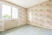 Saint-Seurin-sur-l'Isle : maison  99 m² + dépendances sur 6660 m² de terrain 