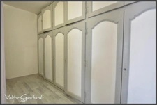 Propriété de 320 m², piscine, garage et deux logements indépendants loués