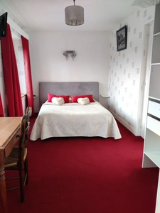 Ensemble immobilier Gîtes-Chambre d'Hôtes- événementiel  à vendre- 23 pièces Proche de CLECY (14)