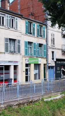 Immeuble de rapport à vendre à BAR LE DUC en centre ville avec local commercial et appartements.