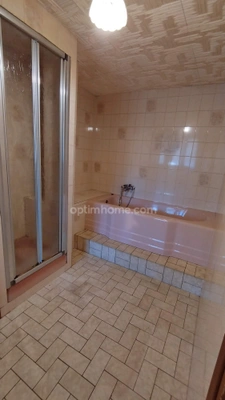 Maison à vendre à la campagne de 185 m² avec 4 chambres; balcon, grange et terrain. 