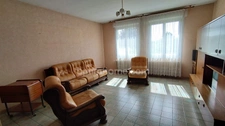 Maison à vendre de 180 m² avec terrain plat - dépendances - sous sol complet.
