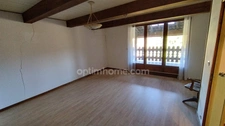 Maison à vendre à la campagne de 185 m² avec 4 chambres; balcon, grange et terrain. 