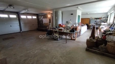 Maison à vendre de 180 m² avec terrain plat - dépendances - sous sol complet.