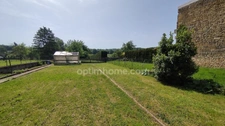 Maison à vendre de 180 m² avec terrain plat - dépendances - sous sol complet.