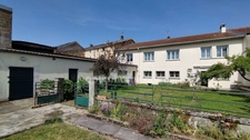 Maison à vendre de 180 m² avec terrain plat - dépendances - sous sol complet.