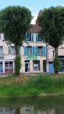 Immeuble de rapport à vendre à BAR LE DUC en centre ville avec local commercial et appartements.