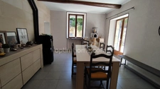 Maison en pierre, habitable de suite avec jardin.