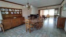 Maison à vendre de 180 m² avec terrain plat - dépendances - sous sol complet.