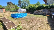 Maison en pierre, habitable de suite avec jardin.