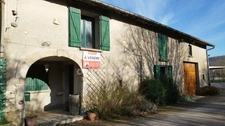 Maison à vendre à la campagne de 185 m² avec 4 chambres; balcon, grange et terrain. 