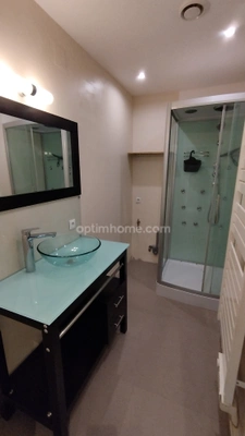 Appartement à vendre - T3 de 86 m² situé 2ème étage avec parking.