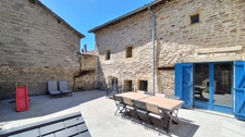 Maison en pierre, habitable de suite avec jardin.