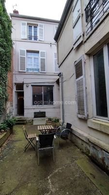Immeuble de rapport à vendre à BAR LE DUC en centre ville avec local commercial et appartements.