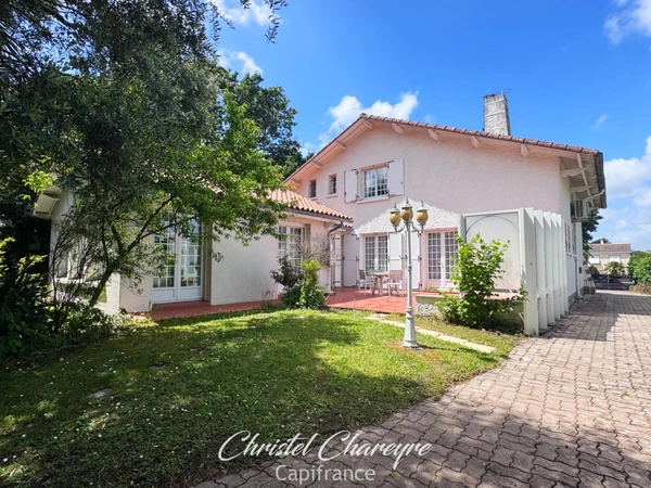 Maison à vendre 8 pièces AIZENAY (85)