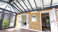 Belle maison bourgeoise avec spacieuse véranda et 2 bureaux/ateliers sur un terrain de 980 m2