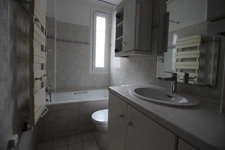 Bel appartement lumineux de 4 pièces au 5eme etage à 200 m du métro Louise Michel