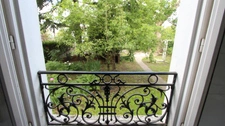 Belle maison bourgeoise avec spacieuse véranda et 2 bureaux/ateliers sur un terrain de 980 m2