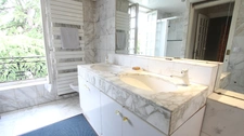 Belle maison bourgeoise avec spacieuse véranda et 2 bureaux/ateliers sur un terrain de 980 m2