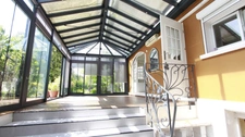 Belle maison bourgeoise avec spacieuse véranda et 2 bureaux/ateliers sur un terrain de 980 m2
