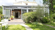 Belle maison bourgeoise avec spacieuse véranda et 2 bureaux/ateliers sur un terrain de 980 m2