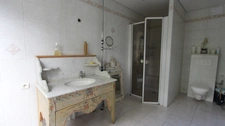 Belle maison bourgeoise avec spacieuse véranda et 2 bureaux/ateliers sur un terrain de 980 m2
