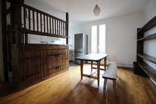 Bel appartement lumineux de 4 pièces au 5eme etage à 200 m du métro Louise Michel