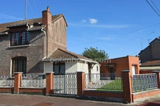 Roubaix - Aux confins de Hem et Croix Beaumont - Maison à potentiel sur grand terrain