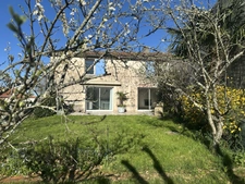 Les Clouzeaux, Maison en pierre 5 chambres avec jardin env. 605 m² double garage