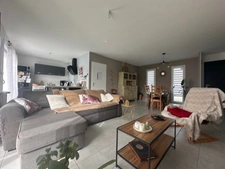 Exclusivité - LANDERONDE - Maison de plain pied récente,2018, trois chambres, garage, jardin env. 490 m²