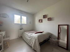 Exclusivité - LANDERONDE - Maison de plain pied récente,2018, trois chambres, garage, jardin env. 490 m²