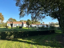 Maison plain-pied env. 136 m², terrain env. 4000m² AUBIGNY LES CLOUZEAUX 