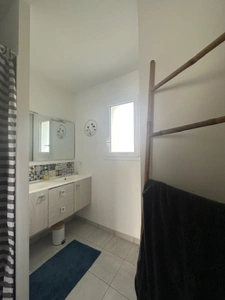 Exclusivité - LANDERONDE - Maison de plain pied récente,2018, trois chambres, garage, jardin env. 490 m²