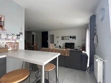 Exclusivité - LANDERONDE - Maison de plain pied récente,2018, trois chambres, garage, jardin env. 490 m²