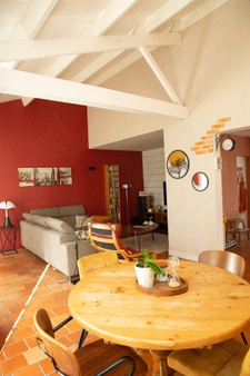 La Roche-sur-Yon Sud, sur la commune d'Aubigny, maison de style rétais de 179 m², 5 chambres, 2334 m² avec piscine 
