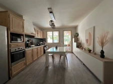 La Roche-sur-Yon, maison avec garage et jardin clos, trois chambres
