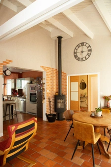 La Roche-sur-Yon Sud, sur la commune d'Aubigny, maison de style rétais de 179 m², 5 chambres, 2334 m² avec piscine 