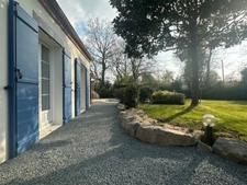La Roche-sur-Yon Sud, sur la commune d'Aubigny, maison de style rétais de 179 m², 5 chambres, 2334 m² avec piscine 