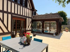 MAISON À COLOMBAGES CENTRE-VILLE HOULGATE JARDIN PISCINE INTÉRIEURE 1 365 000€