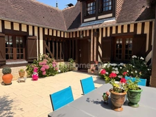 MAISON À COLOMBAGES CENTRE-VILLE HOULGATE JARDIN PISCINE INTÉRIEURE 1 365 000€