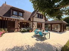 MAISON À COLOMBAGES CENTRE-VILLE HOULGATE JARDIN PISCINE INTÉRIEURE 1 365 000€