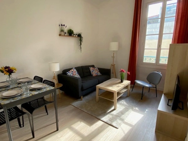 Nice Valrose 2 pièces rénové meublé 185 000 euros
