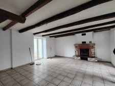 A vendre charmante maison de village située sur la commune Val-de-Comporte Saint Macoux 86400.