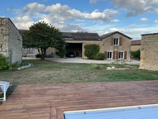 Propriété de caractère en pierre - 376 m² - Piscine chauffée -  Panneaux solaires - Champigny à 10minutes de N. de Poitou