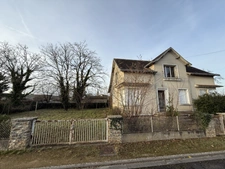 Maison de 146 m² sur un Terrain de 1081 m²  centre ville Vouneuil Sur Vienne.