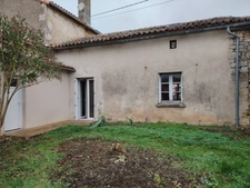 A vendre charmante maison de village située sur la commune Val-de-Comporte Saint Macoux 86400.