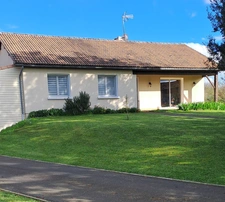 BELLE MAISON DE 137 M² SUR UN TERRAIN DE 2950 M² AVEC PISCINE CHARRAIS 86170 SAINT MARTIN LA PALLU.
